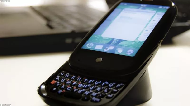 Ông Trump Dọa Áp Thuế Khủng Lên EU và iPhone